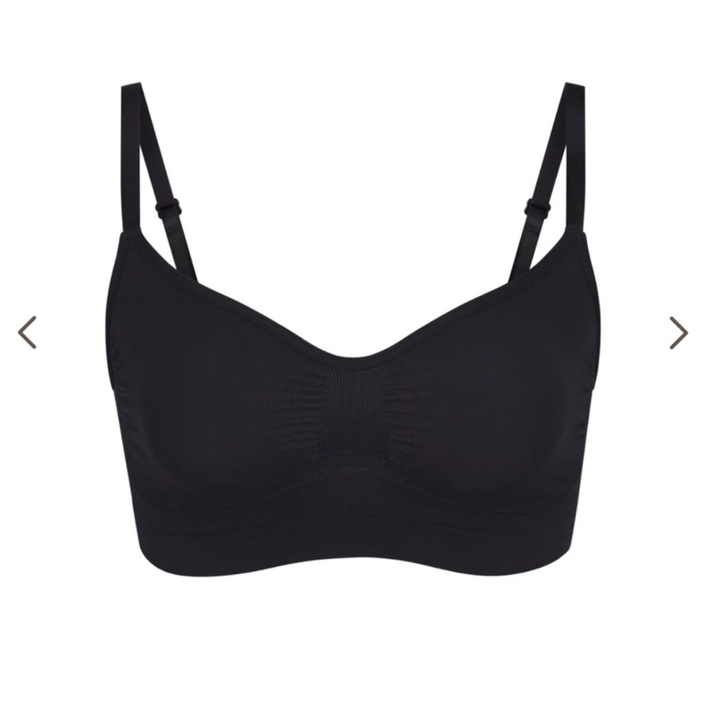 SKIMS EVERYDAY SCULPT BRALETTE IN ONYX COLOR. STILL IN BOX